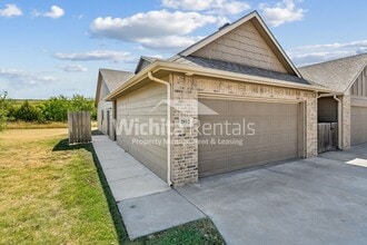 Building Photo - 2812 E 45th Ct N