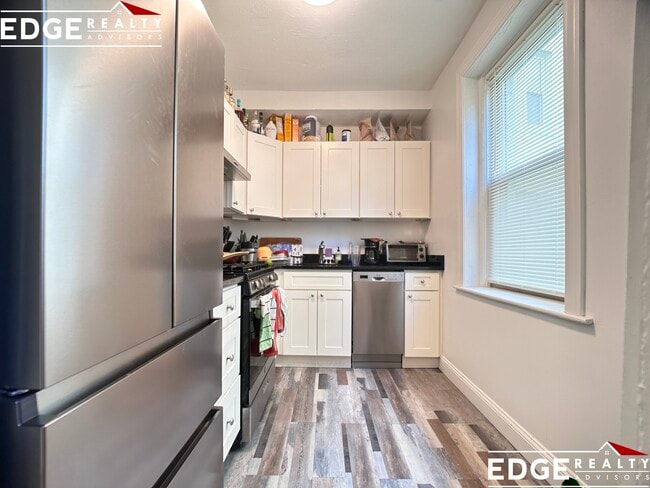 Photo - 264 Kelton St Apartment