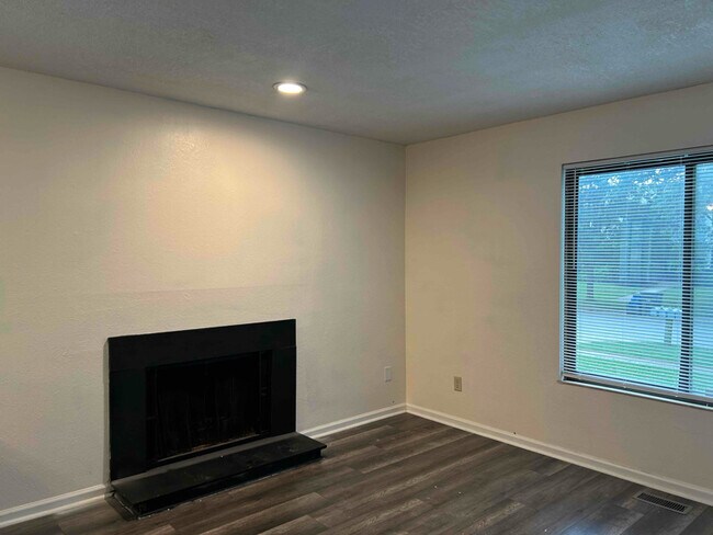 Foto del edificio - 5806 Ryewyck Dr