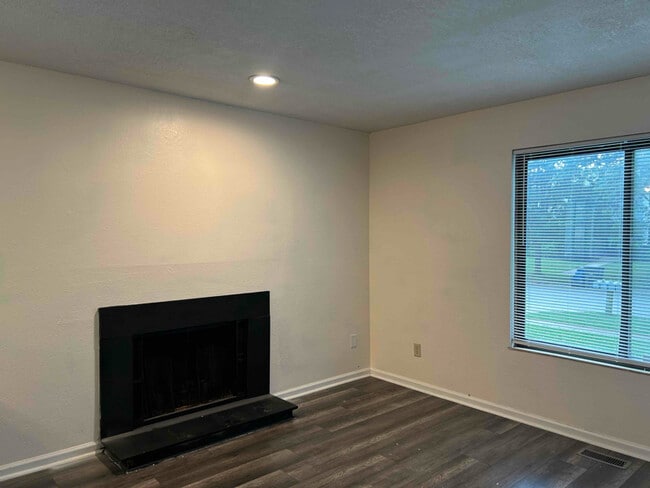 Building Photo - 5806 Ryewyck Dr