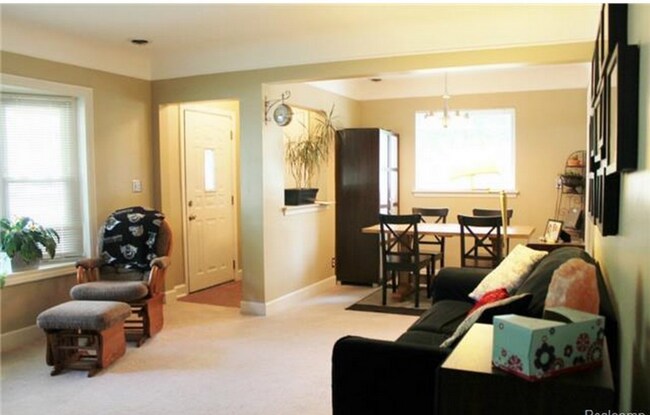 Building Photo - 4024 W Webster Rd