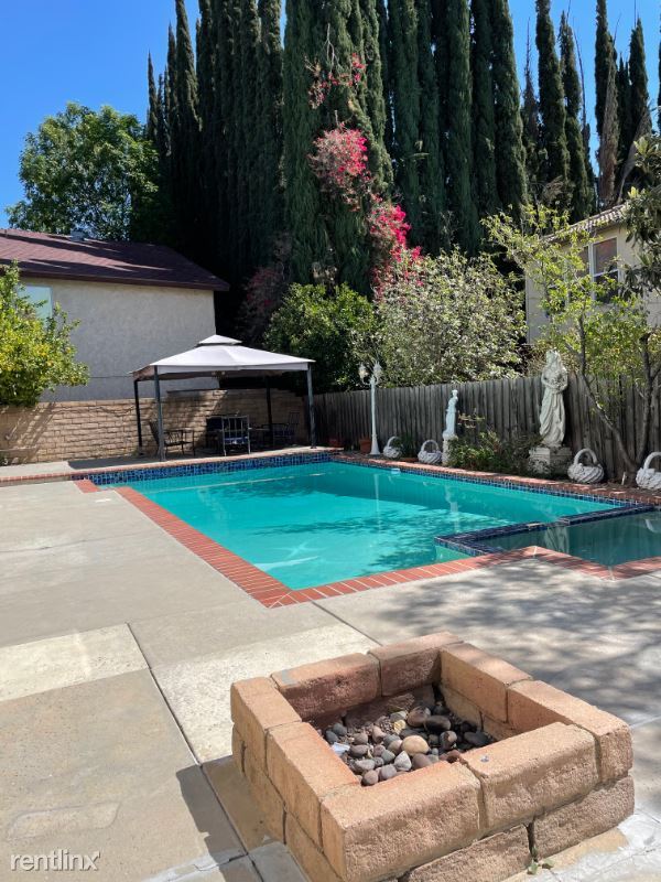 Primary Photo - Studio, 1 bath House - 20206 Blythe St