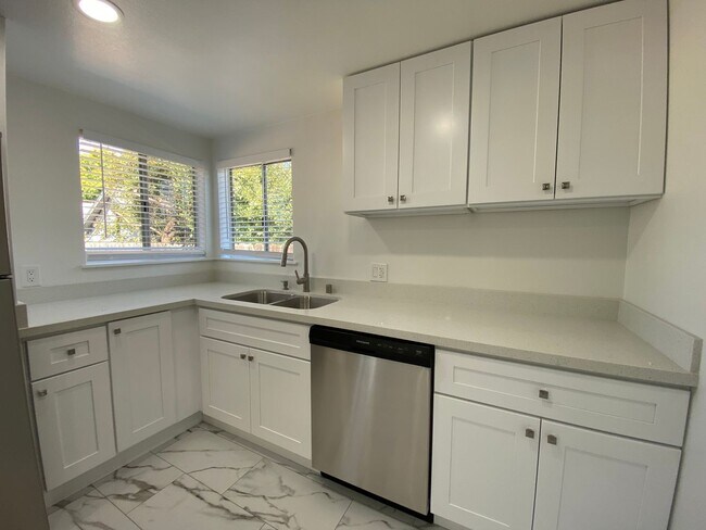 Foto del edificio - 3 BD/ 1BATH HOUSE LOCATED NEAR DOWNTOWN VA...