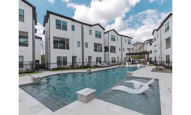 Building Photo - 2802 Grand Fountains Dr