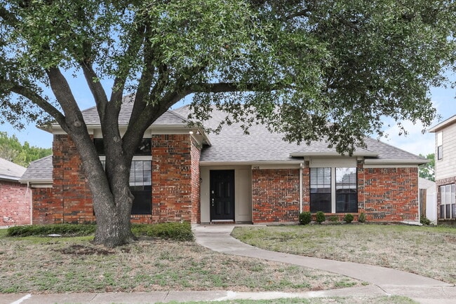 Building Photo - 1408 Chapman Dr