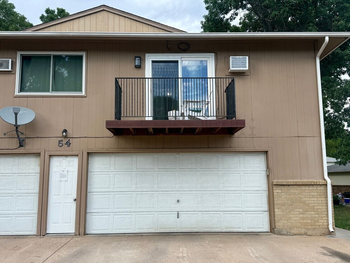 Charming 2BR Townhome w/ Attached Garage in Prime Lakewood Location! - Charming 2BR Townhome w/ Attached Garage in Prime Lakewood Location!