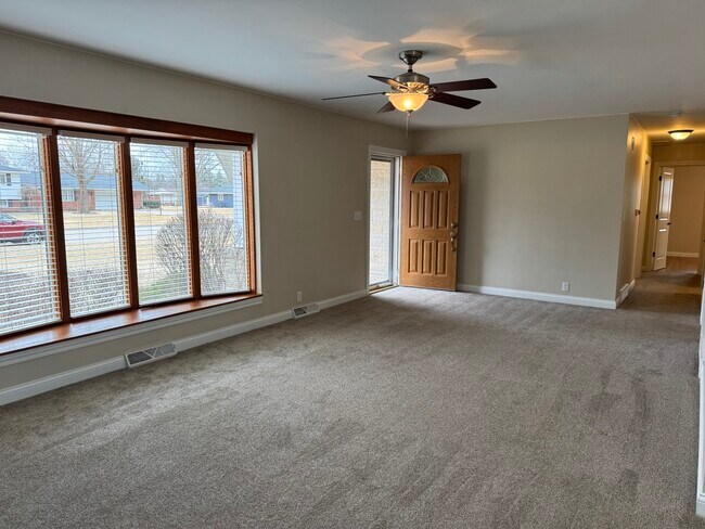 Foto del edificio - 233 Manor Dr