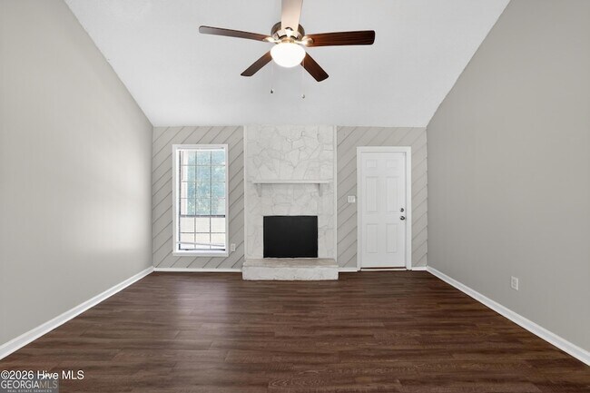 Building Photo - 3016 Mistletoe Ave