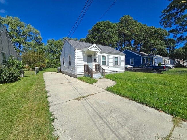 Building Photo - CHARMING 2 BEDROOM SINGLE FAMILY