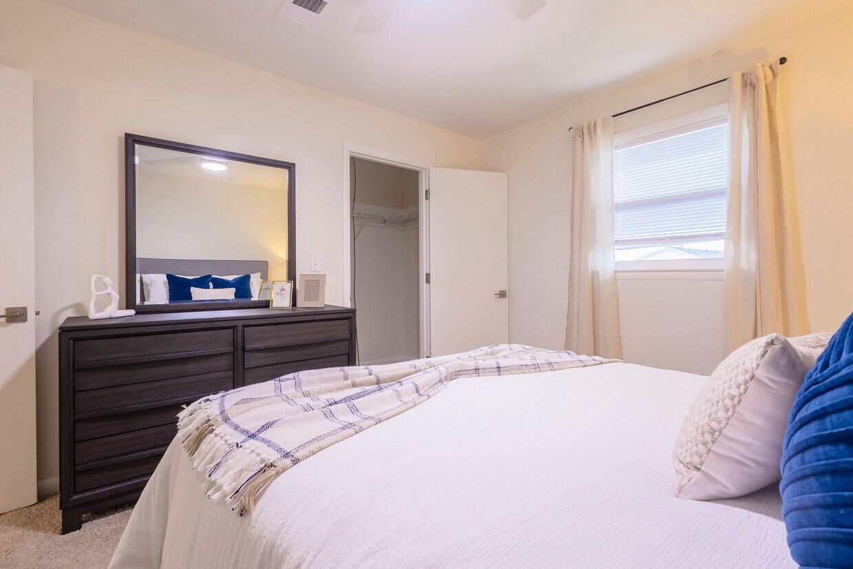 Dormitorio - Trifecta on Red Mile