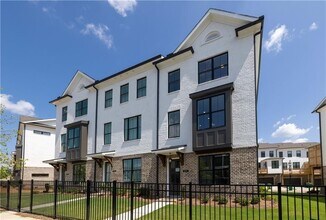 Building Photo - 530 Healy Dr