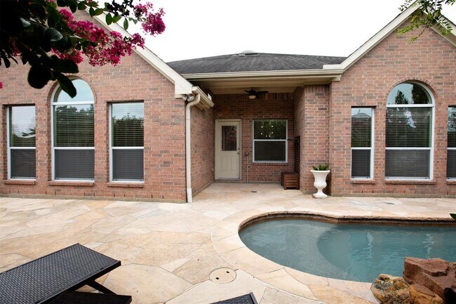 Foto del edificio - 6402 Briar Moss Ln