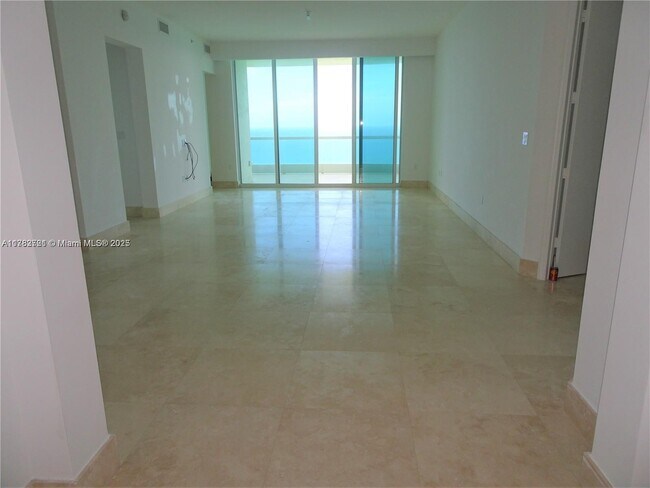 Building Photo - 16047 Collins Ave