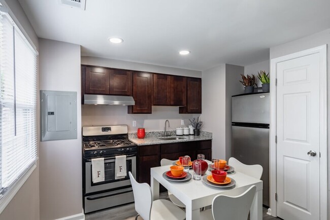 Foto del edificio - Move-in Ready Remodeled Townhome