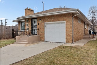 Building Photo - 5840 N Kimball Ave