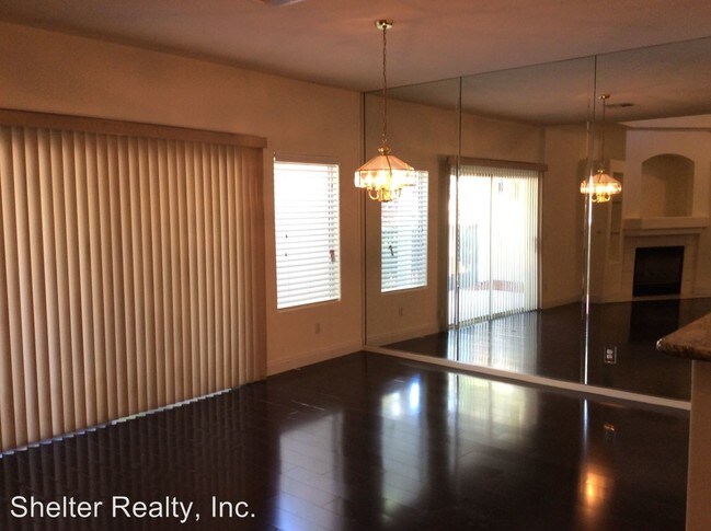 Foto del edificio - 5946 Greenery View Ln