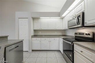 Building Photo - 4522-4524 SW 7th Pl