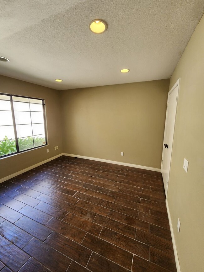 Building Photo - 3 Bedroom Plus Office in La Costa - Sea Po...