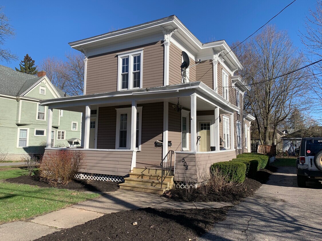 Primary Photo - 508 E Broadway