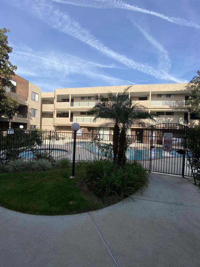 Pool/Jacuzzi - 7826 Topanga Canyon Blvd