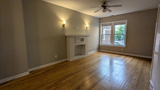 Foto del edificio - 3741 W Argyle St