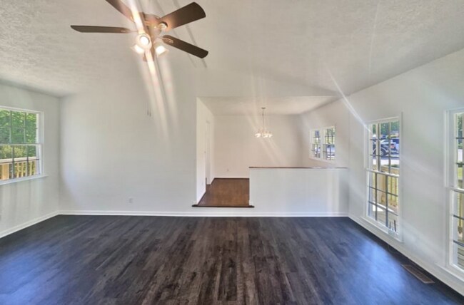 Foto del edificio - 295 Farm Ridge Dr NE