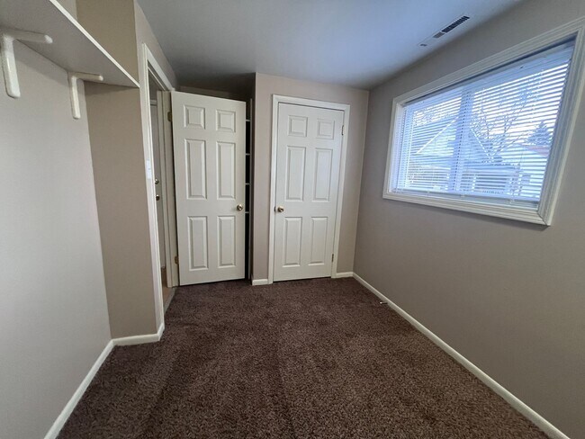 Foto del edificio - 4804 S. Monroe St. - One Bedroom Ranch Hom...