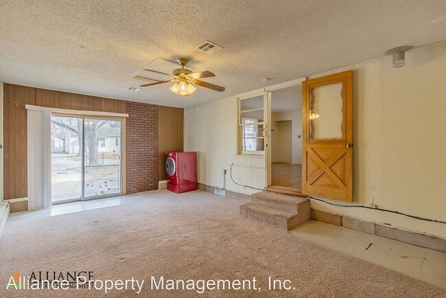 Building Photo - 2 br, 1 bath House - 2205 Blaker Dr.