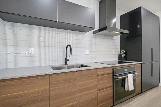 Foto del edificio - 811 NE 17th Ct