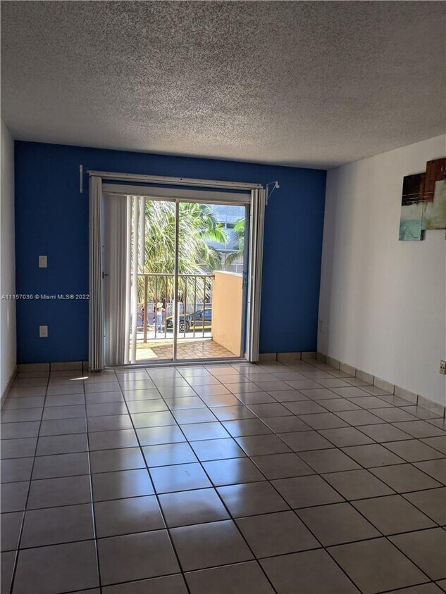 Primary Photo - 1150 Collins Ave