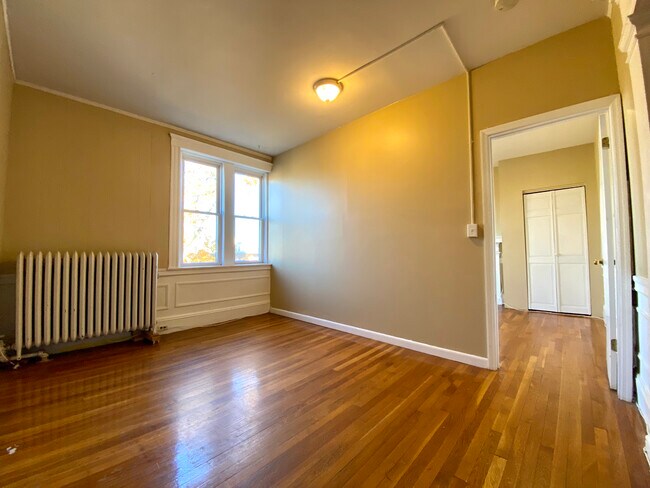 Building Photo - 51 Egmont St