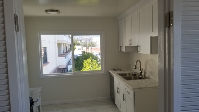 Foto del edificio - 210 N Clark Dr