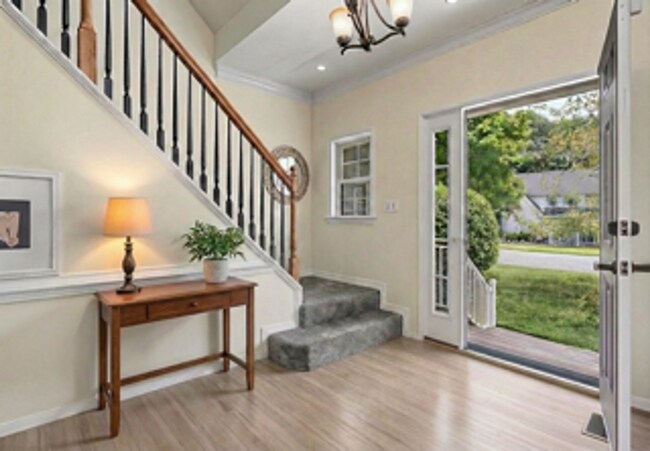 Foto del edificio - BEAUTIFUL 5 BEDROOM HOME IN HAMPTON PARK