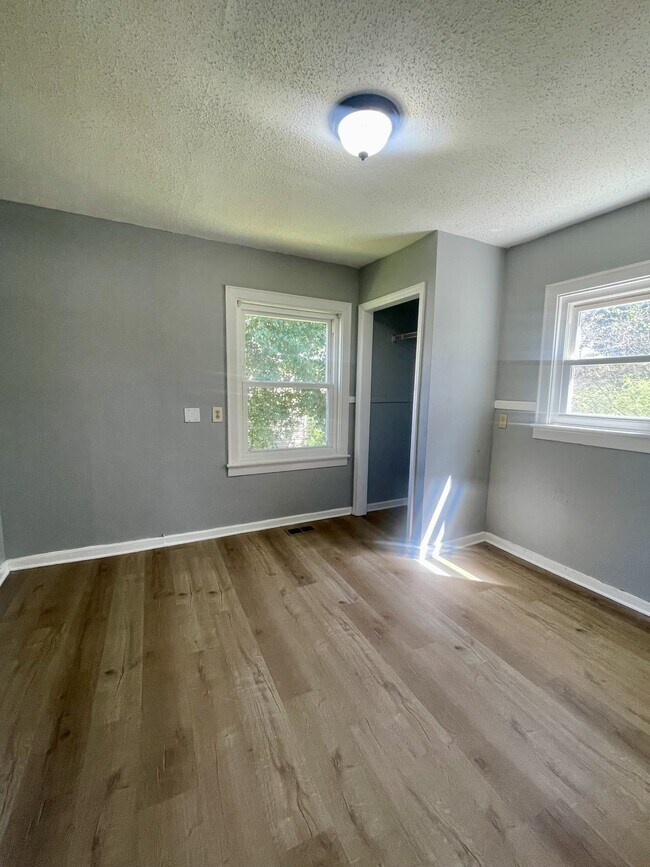 Foto del edificio - 708 W Henderson Dr