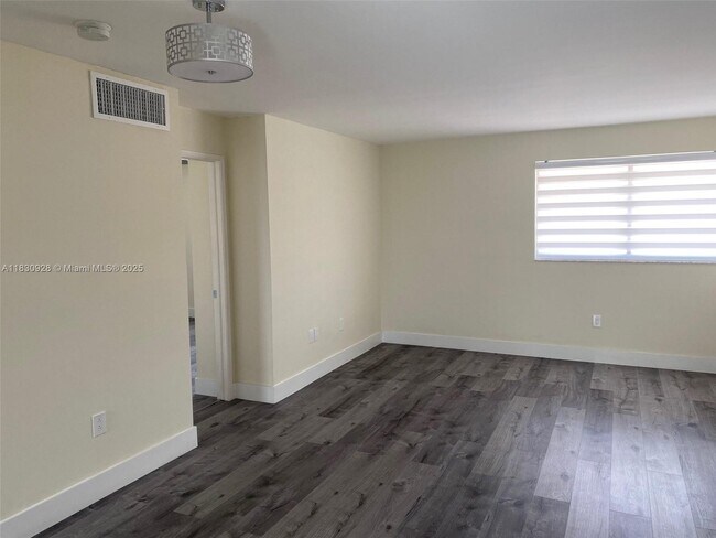 Foto del edificio - 2730 W 60th Pl