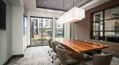 Building Photo - 16717 Westpark Dr