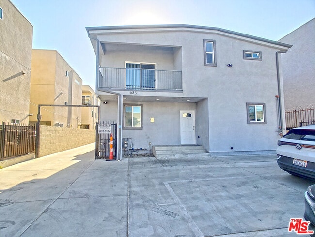 Building Photo - 635 N Normandie Ave