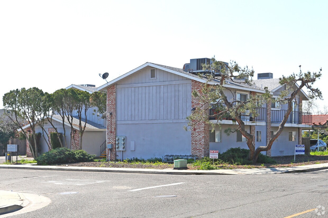 185 N Cottage St, Porterville, CA 93257 Apartments in Porterville, CA