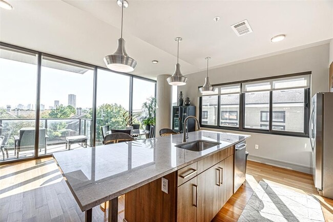 Foto del edificio - 1414 Wood Hollow Dr