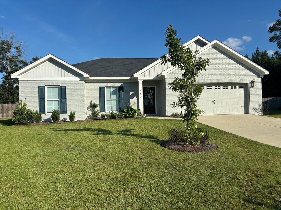 Primary Photo - 4 Bedroom Single Family Home in Headland, AL