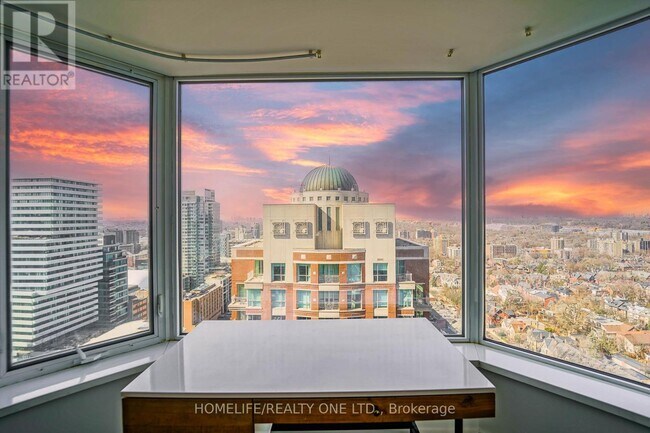 Photo du bâtiment - 155-2155 Yorkville Ave