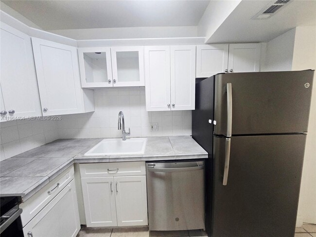 Building Photo - 800 West Ave