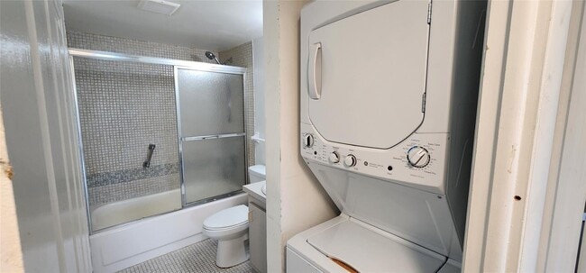 Building Photo - 4168 Inverrary Dr