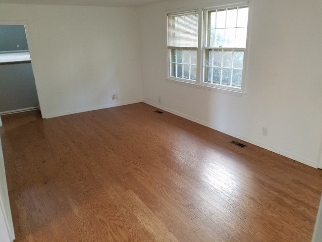 Building Photo - 157 Wessington Pl