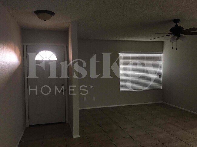 Foto del edificio - 5520 W Golden Ln