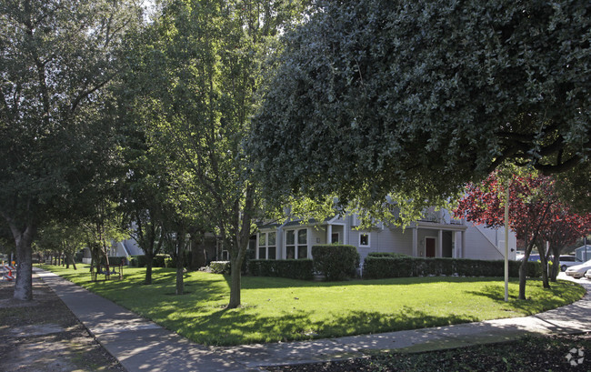 Building Photo - Baker Park Apartments