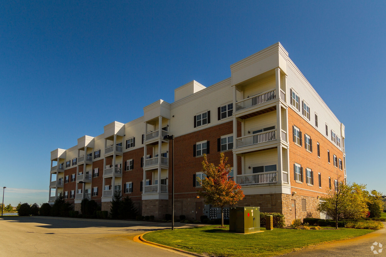 Building Photo - Carillon Club