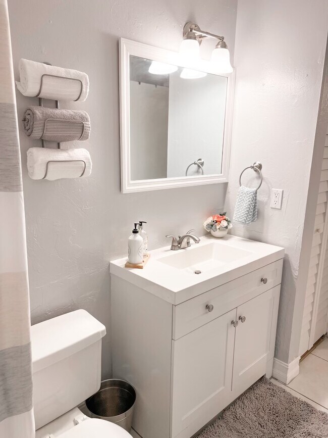 2 habitaciones, 1 baño - 818 pies cuadrados - Comedor - 201 Columbus Pky