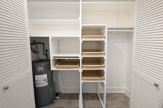 Foto del edificio - 519 Independence Ave SE