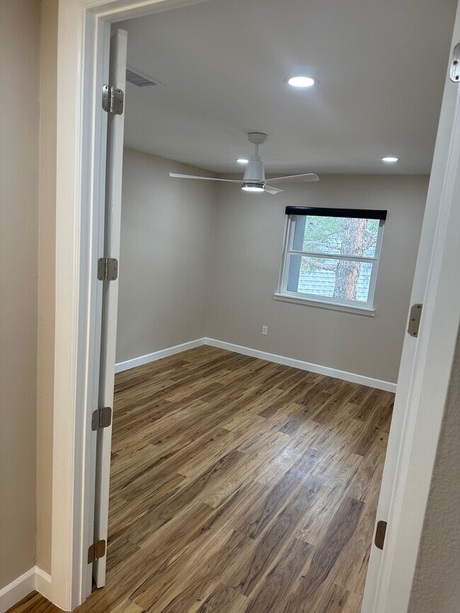 Dormitorio - 4800 N Stanton St